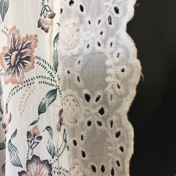 Over your shoulder shawl - Picture 4 of 5